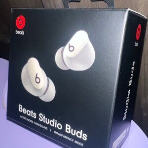White beats by Dre studio buds earphones